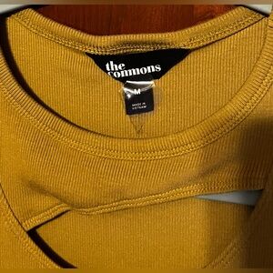 Sleeveless Cut-Out Knit shirt Olive Green